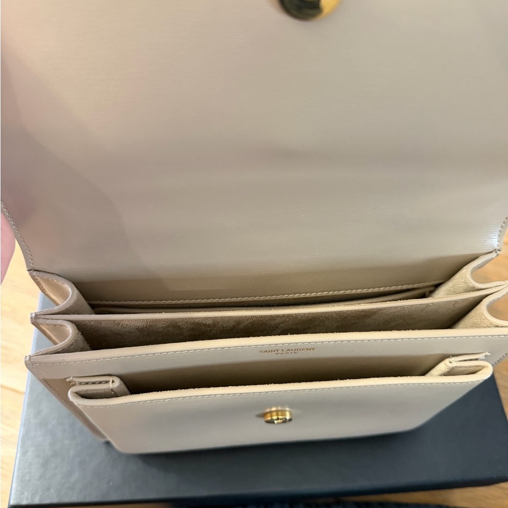 Saint Laurent Tan Leather Shoulder Bag with Gold Accents - Picture 6 of 8